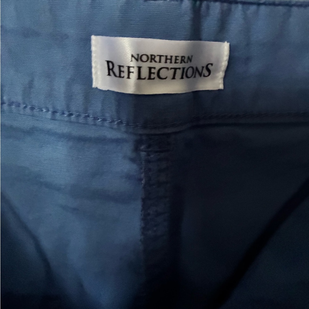Northern Reflections Blue capris front and back pockets and bottom cuff - Picture 4 of 6